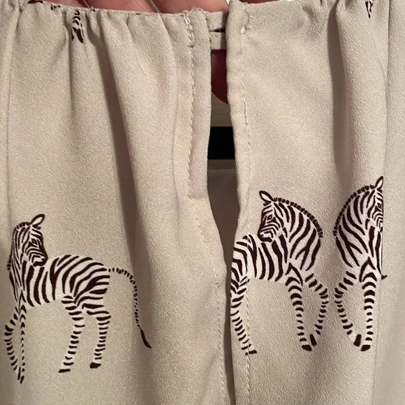 Ann Taylor Gray Short Sleeve Blouse Zebra Design Button Closure Small Career S - Picture 4 of 6